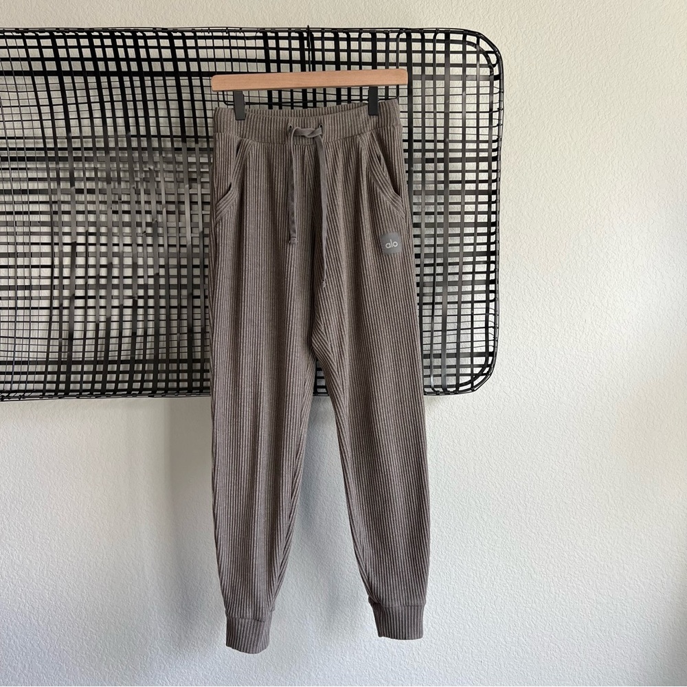 Alo yoga muse sweatpant jogger